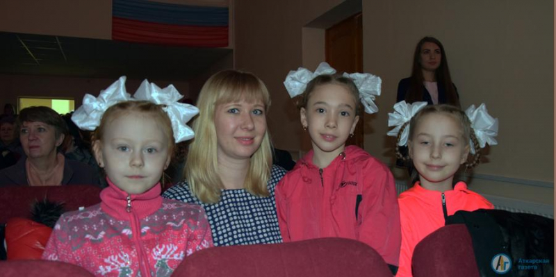 В Аткарске поздравили с 8 марта прекрасных и милых дам