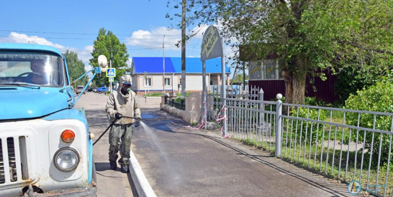 В Аткарске провели дезинфекцию тротуаров и дорог