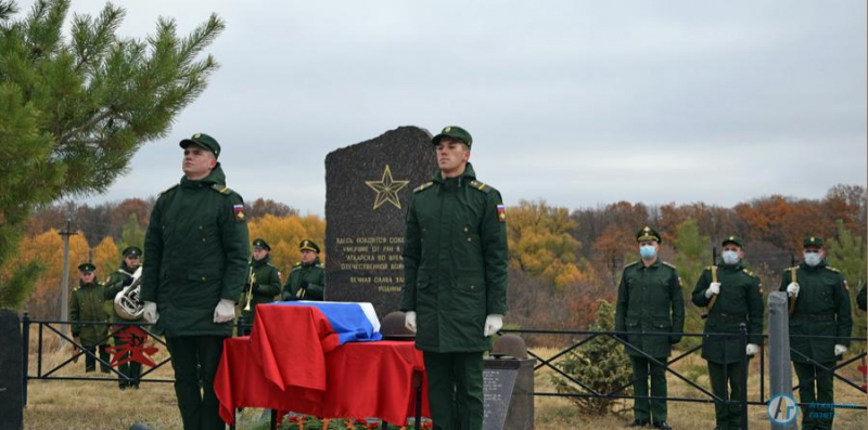 В Аткарске с воинскими почестями захоронили останки советских солдат