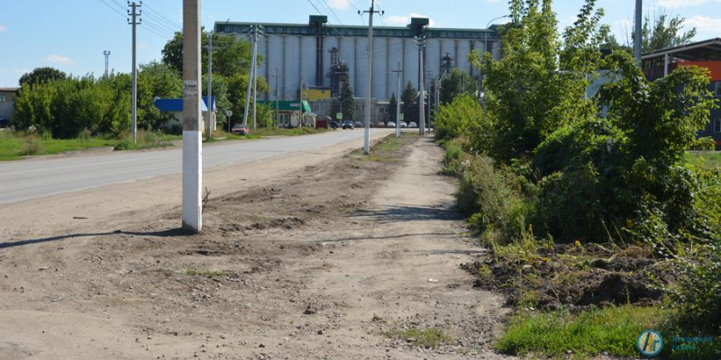 В Аткарске строят тротуары на популярных пешеходных маршрутах