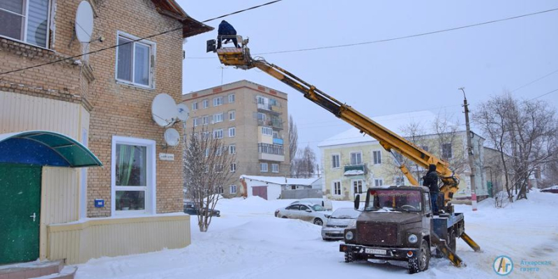 В Аткарске управляющие компании расчищают дворы и крыши