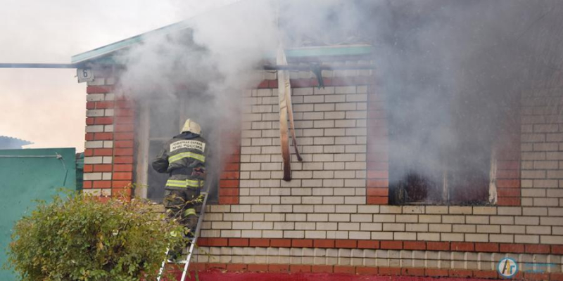 В Аткарске вспыхнул жилой дом 