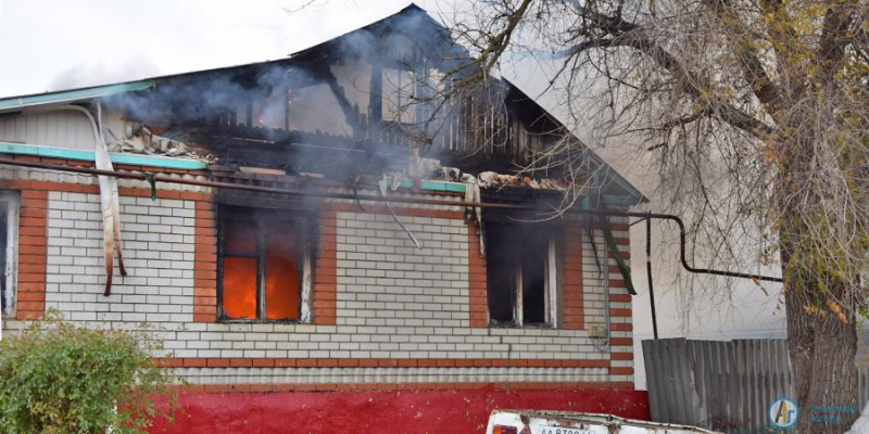 В Аткарске вспыхнул жилой дом 