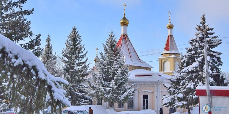 В аткарских храмах празднуют Крещение Господне