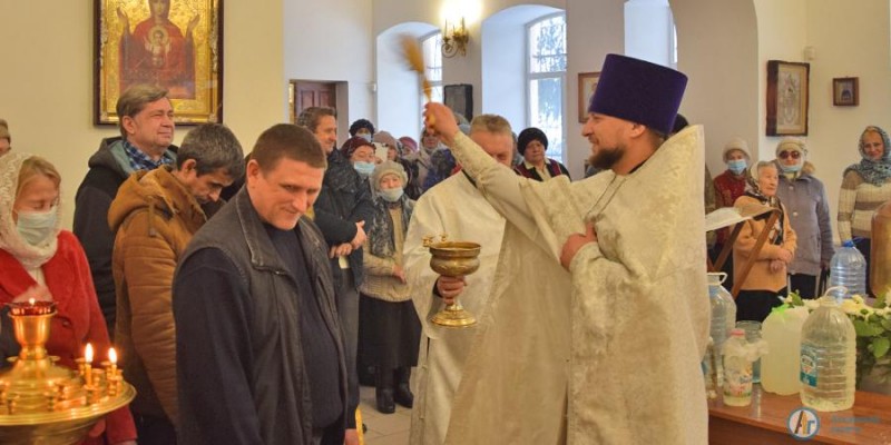 В аткарских храмах празднуют Крещение Господне