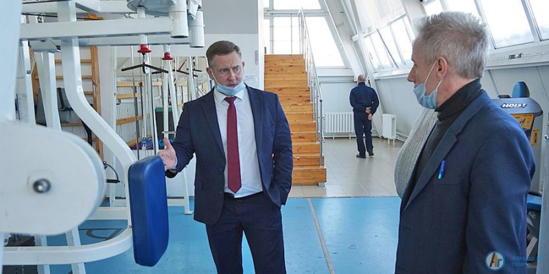 В аткарском «Дельфине» появятся новые силовые тренажеры