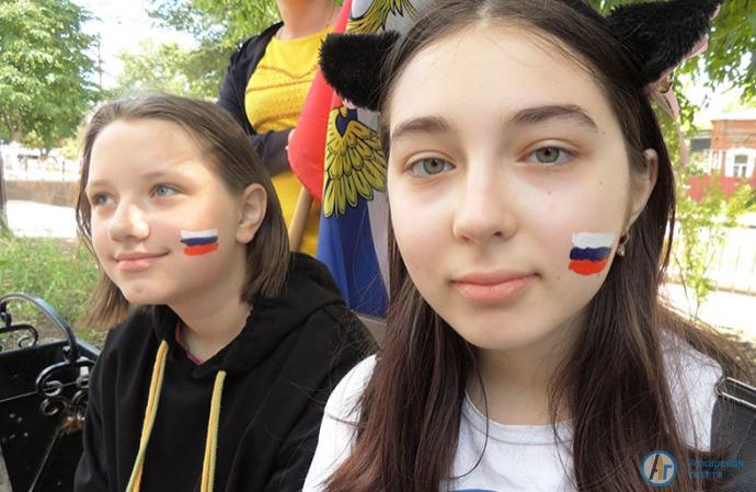 В аткарском парке составили триколор из воздушных шаров