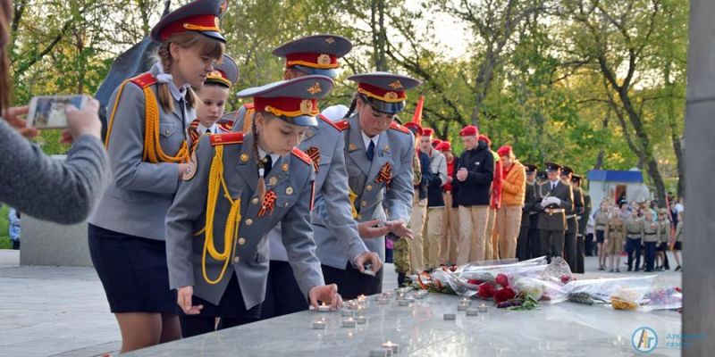 В Аткарском парке зажглись сотни «Свечей памяти»