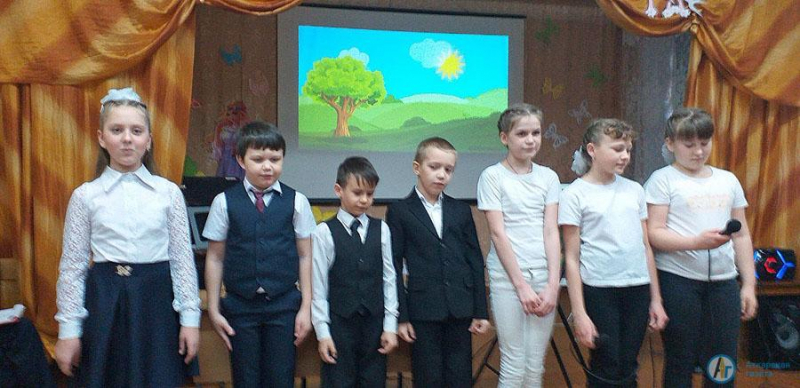 В Барановской школе пели песни о женщинах с любовью