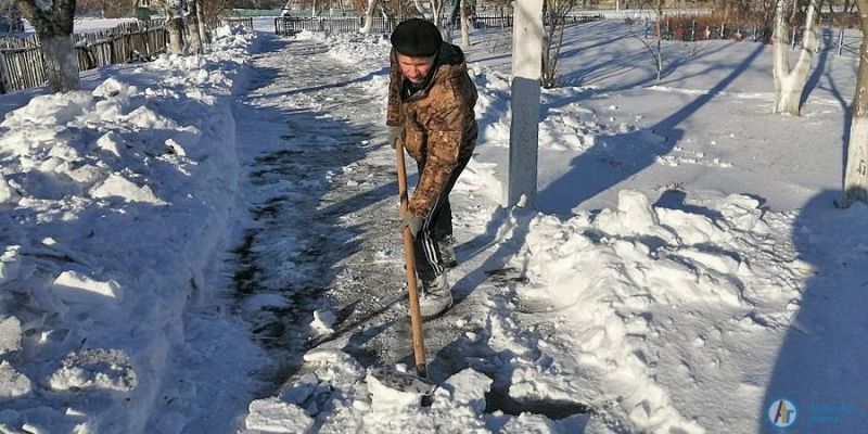 В Большой Екатериновке нарядили главную елку села