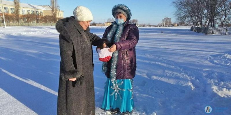 В Большой Екатериновке нарядили главную елку села