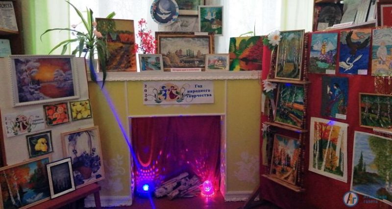 В Большой Екатериновке открылась выставка аткарских художников