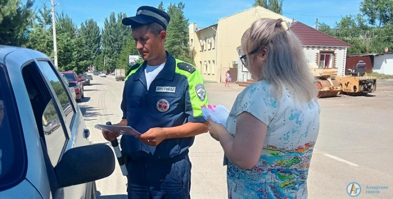 В центре Аткарска искали должников по транспортному налогу