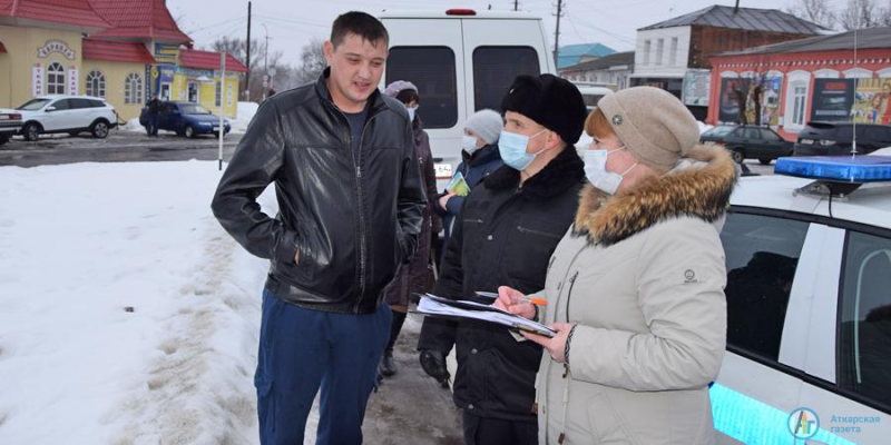 В центре Аткарска искали налоговых должников