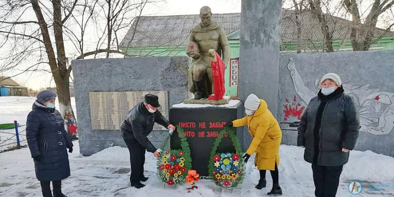 В Даниловке и Большой Екатериновке почтили память Неизвестных солдат 
