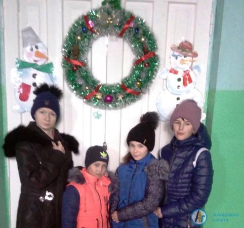 В Даниловке "Сосульки" и "Снежинки" играли в зимние забавы