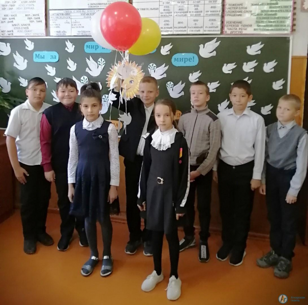 В день мира в даниловской школе рассказывали о доброте и читали стихи