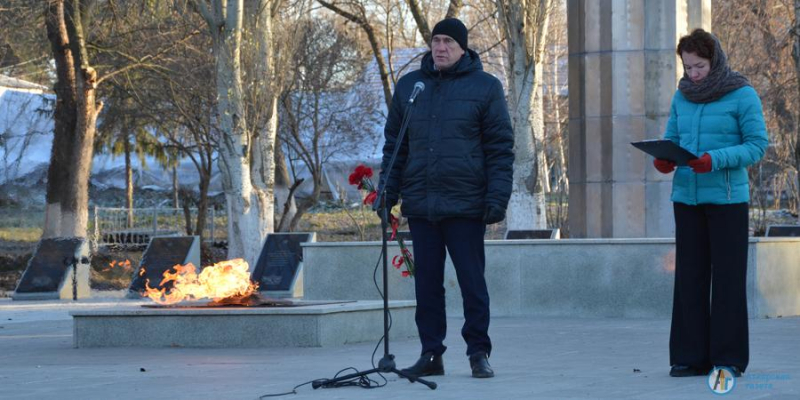 В День Неизвестного солдата аткарчане возложили цветы к мемориалу