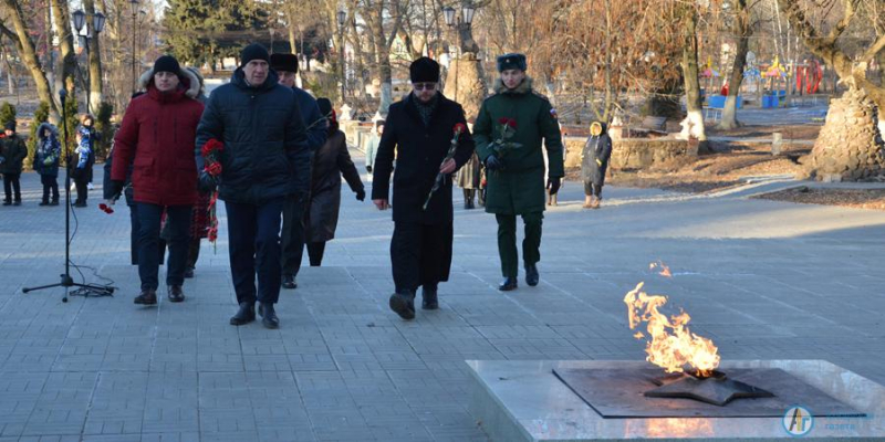 В День Неизвестного солдата аткарчане возложили цветы к мемориалу