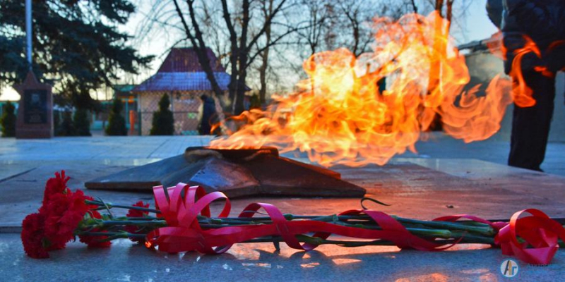 В День Неизвестного солдата аткарчане возложили цветы к мемориалу