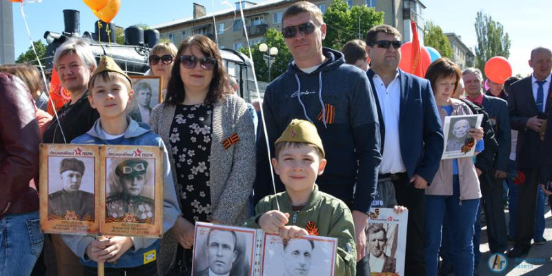 В День Победы тысячи аткарчан встали в ряды "Бессмертного полка"