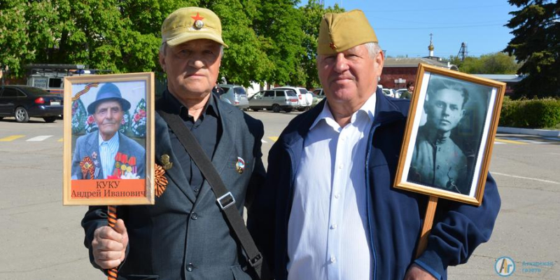 В День Победы тысячи аткарчан встали в ряды "Бессмертного полка"