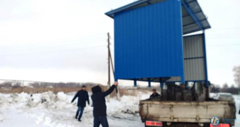 В деревне Синельниково появилась остановка для школьного автобуса