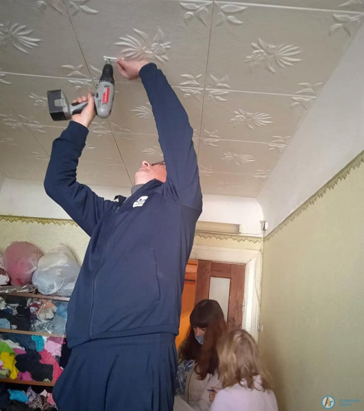 В домах многодетных семей устанавливают пожарные извещатели