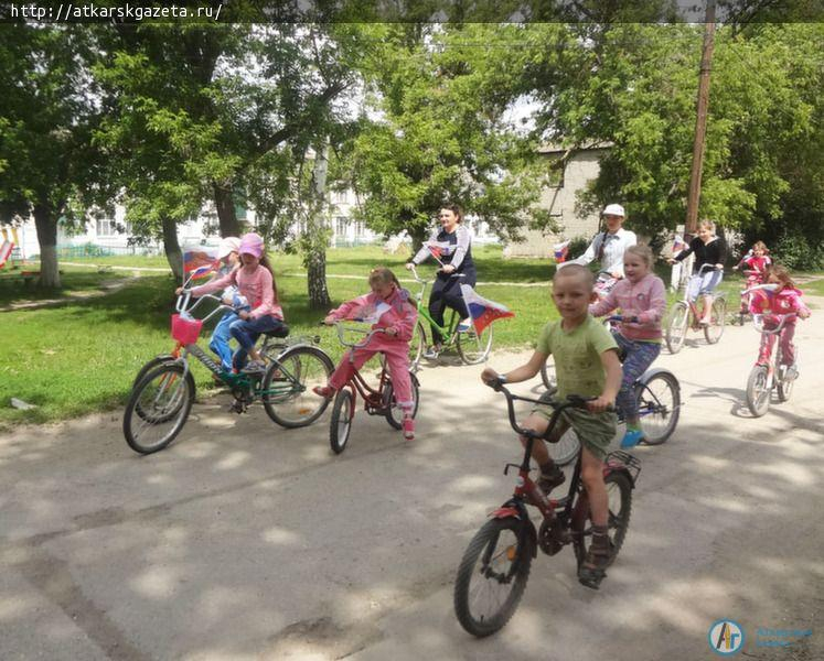 В Ершовке впервые прошел велопробег в честь России (ФОТО)