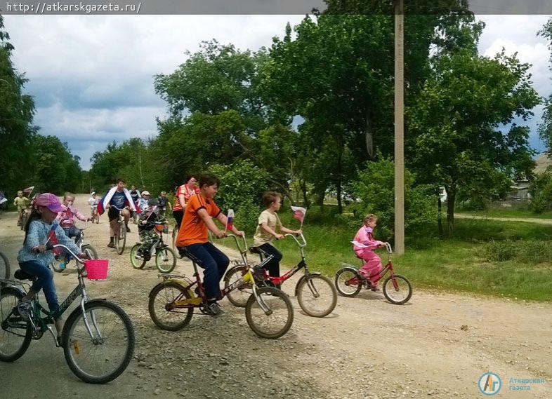 В Ершовке впервые прошел велопробег в честь России (ФОТО)