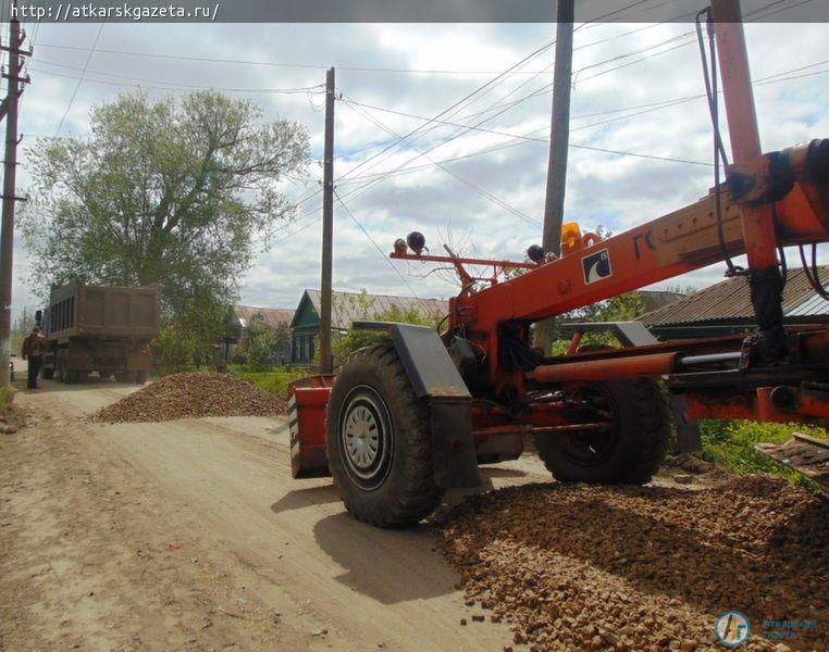 В городе идет ремонт дорог с грунтовым покрытием (фоторепортаж)