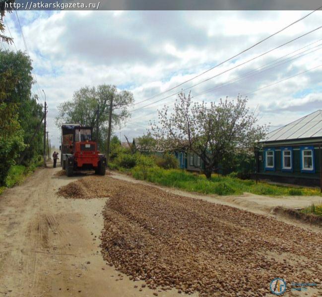 В городе идет ремонт дорог с грунтовым покрытием (фоторепортаж)