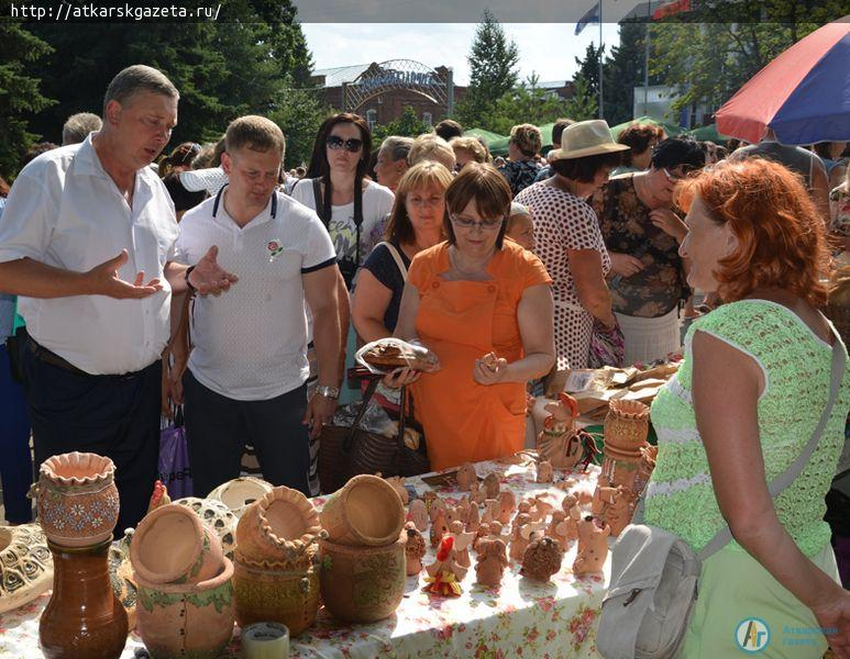 В «Городе мастеров» ковали монеты и крутили гончарный круг (ФОТО)
