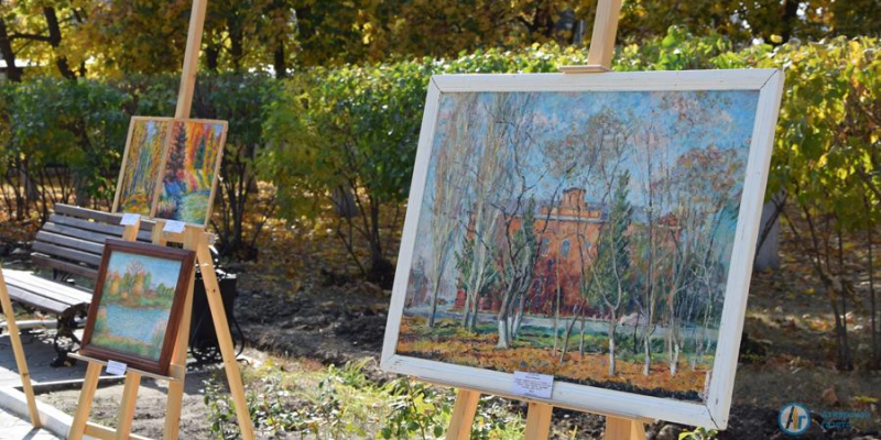 В городском парке прошла выставка картин 
