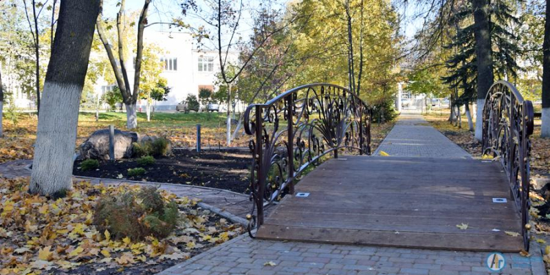 В городском парке создают рокарий 