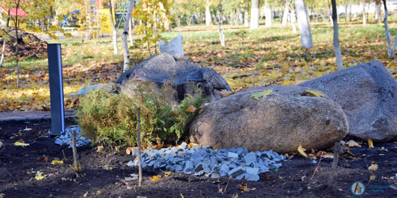 В городском парке создают рокарий 