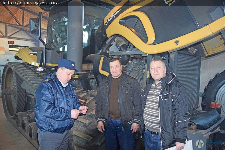 В хозяйстве Виктора ТОМАРЕВА за техникой следят настоящие профессионалы (ФОТО)
