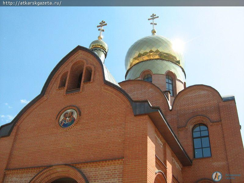 В храмах Аткарска прошли богослужения в честь Крещения Руси