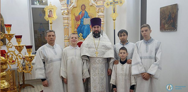 В храмах Рождество Христово встретили около 300 аткарчан