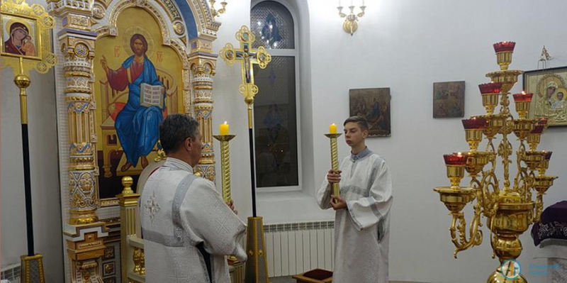 В храмах Рождество Христово встретили около 300 аткарчан