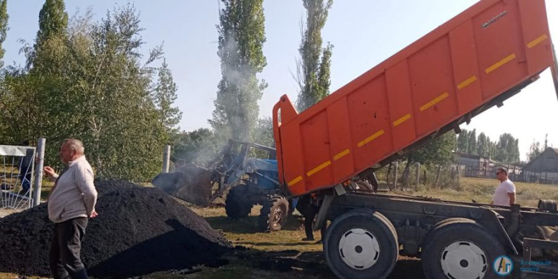 В Языковке фермеры благоустроили дорожку к школе 