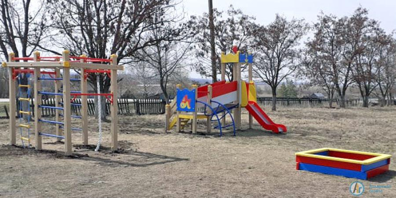 В Языковке появилась современная детская площадка 