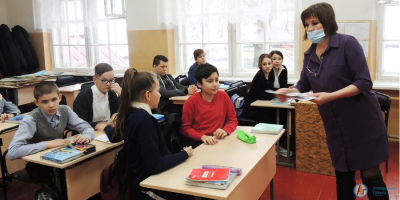 В клубе "Ровесник" школьникам рассказали о вредных привычках