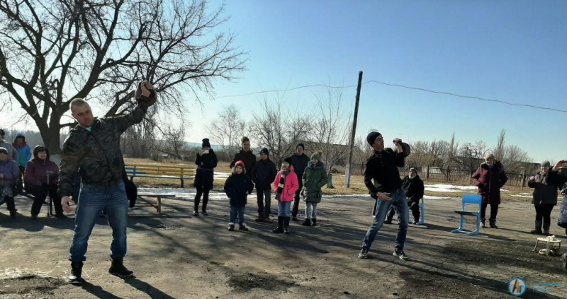 В Кочетовке дружно помогали Бабе Мороз отыскать своего Деда