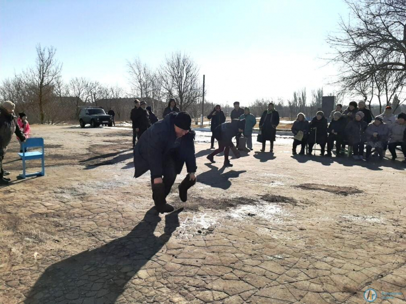 В Кочетовке дружно помогали Бабе Мороз отыскать своего Деда