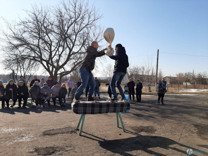 В Кочетовке дружно помогали Бабе Мороз отыскать своего Деда