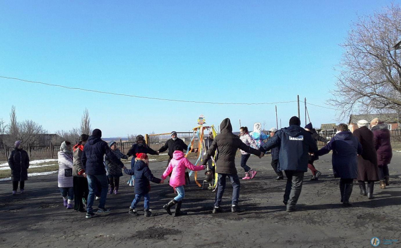 В Кочетовке дружно помогали Бабе Мороз отыскать своего Деда