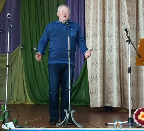 В Кочетовке женщинам подарили «Яблочки счастья»