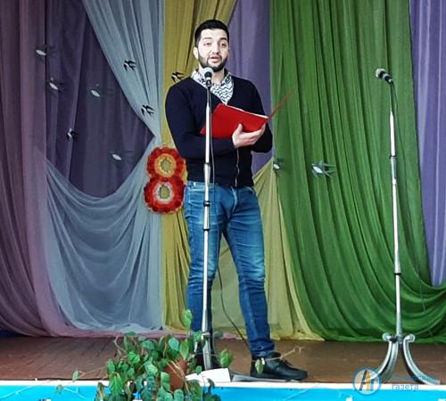 В Кочетовке женщинам подарили «Яблочки счастья»