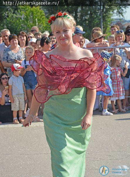 В конкурсе-дефиле костюмов "Аткарская роза 2018" приняла участие 101 модель (ФОТО)